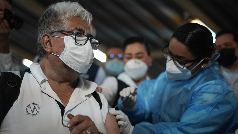En Jalisco Ha Llegado Vacuna Contra Covid 19 Para Adultos Mayores De Los 125 Municipios Secretaria De Salud [ 450 x 799 Pixel ]