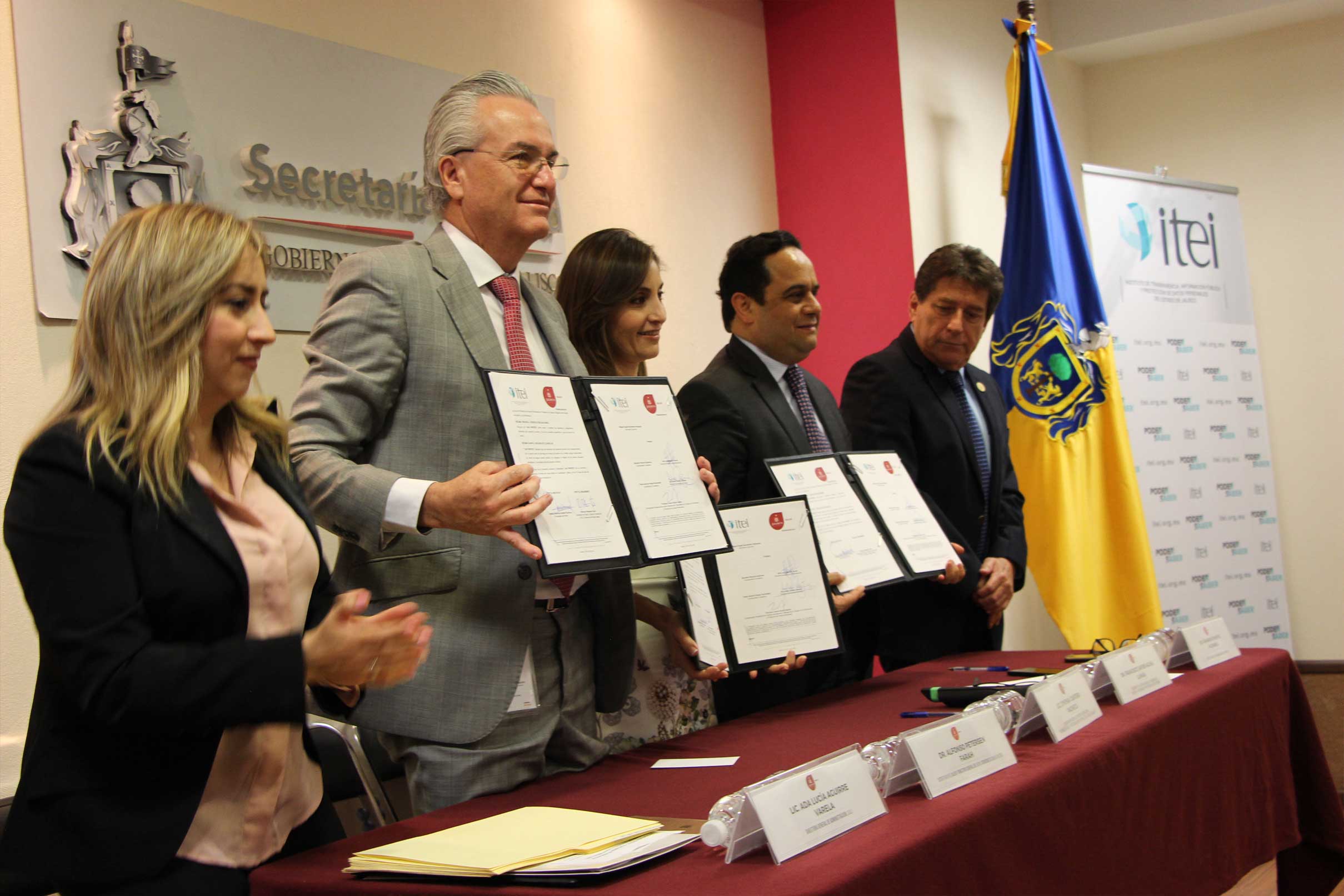 Entrega de Plazas a Trabajadores de la Secretaria de Salud ...